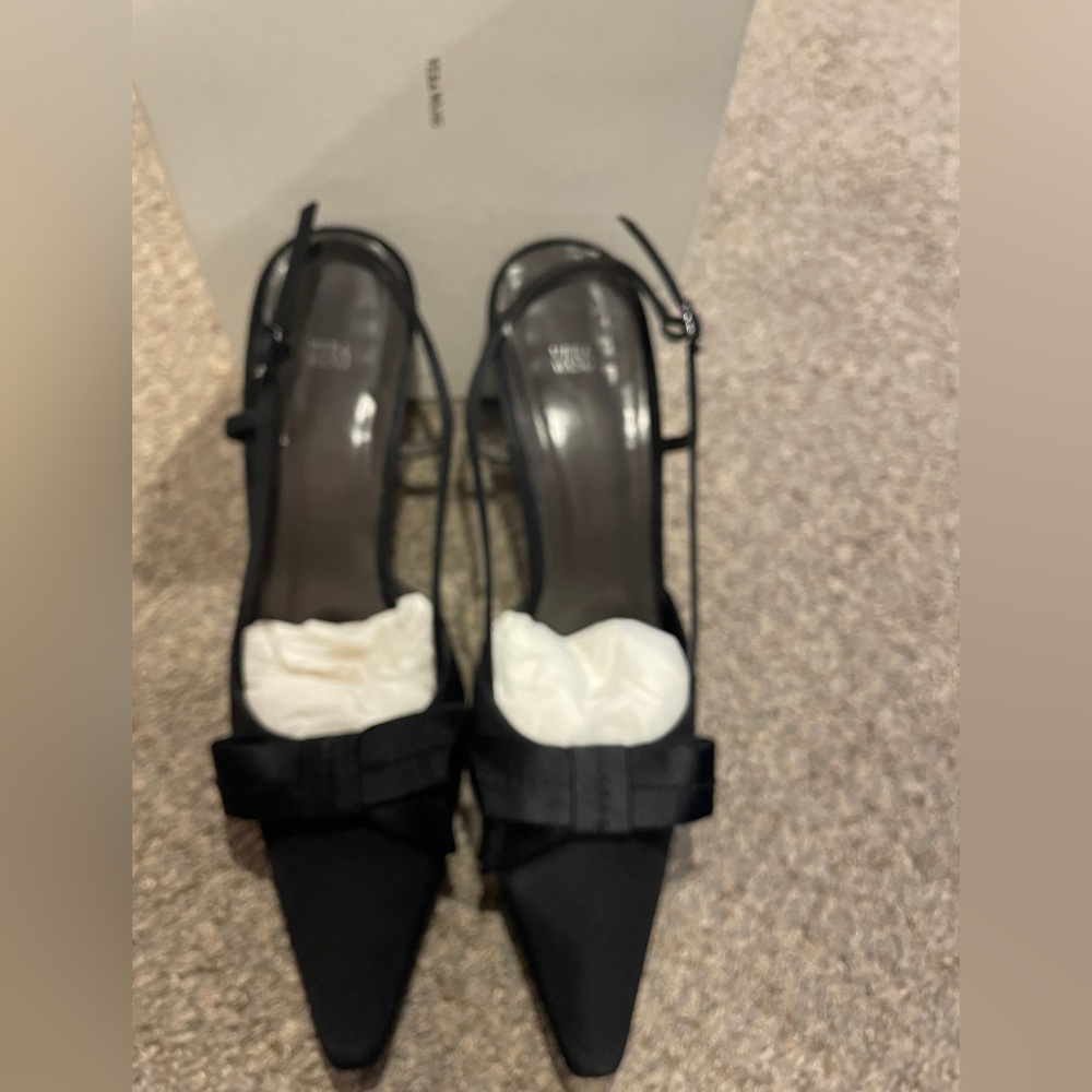 Vera Wang’s special affair sling pumps size 8.5